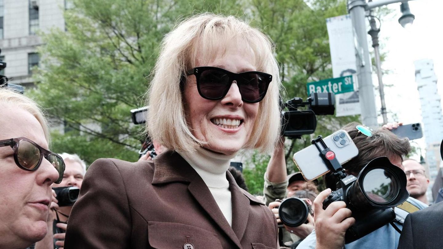 Sexuelle Belästigung und Verleumdung von E. Jean Carroll E. Jean Carroll verlässt das Gerichtsgebäude in Manhattan
