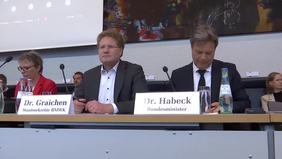 Video: Nach Ausschussbefragung von Habeck und Graichen: Opposition sieht viele Fragen offen Video: Nach Ausschussbefragung von Habeck und Graichen: Opposition sieht viele Fragen offen
