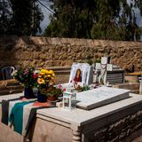 Das Grab Aklehs liegt in ihrer Geburtsstadt Jerusalem auf einem Friedhof neben der Altstadt. Israel und die Palästinenser verzögerten wichtige Untersuchungen, oder nahmen sie gar nicht vor. Die Armee befragte keine Zeugen, die vor Ort waren außer den eigenen Soldaten. Die Palästinenser wiederum weigerten sich, die Kugel, die Akleh im Kopf traf, für eine ballistische Untersuchung herauszugeben. Erst auf Druck der USA – Akleh hatte auch die amerikanische Staatsbürgerschaft – übergaben die palästinensischen Behörden die Kugel an die Israelis. Unter Aufsicht der Amerikaner untersuchten Experten das Objekt. Das Ergebnis: Die Kugel, deren Typ von Palästinensern und der israelischen Armee genutzt wird, war zu verformt, um festzustellen, aus welchem Gewehr sie abgefeuert wurde. Eine endgültige Klärung des tragischen Geschehens ist in weite Ferne gerückt.
