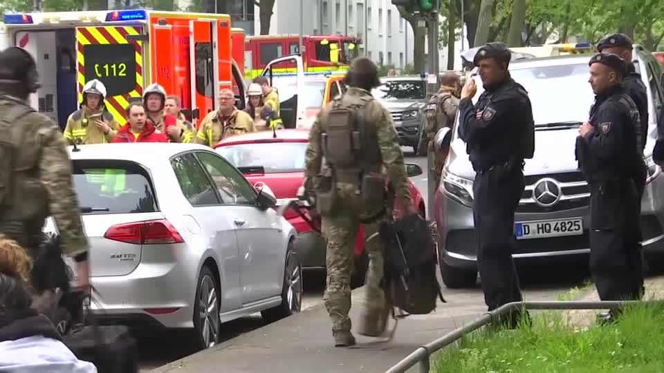 Ratingen: Einsatzkräfte bei Explosion in Wohnblock schwer verletzt