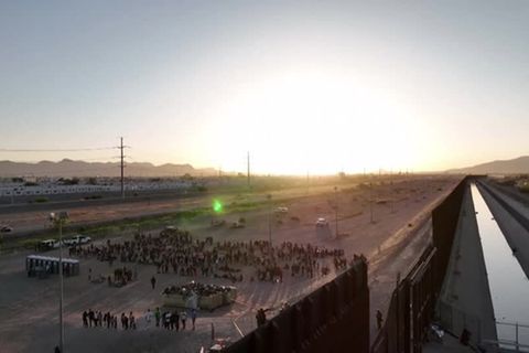 Video: USA warnen vor illegalen Grenzübertritten - Zehntausende Migranten in Wartestellung