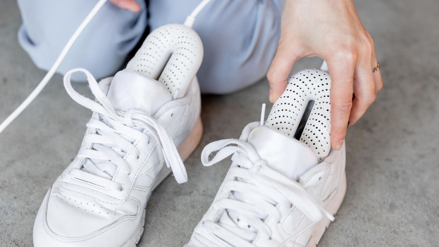 Elektrischer Schuhtrockner : Wie Sie aus Schuhen schlechte Ger&uuml;che und Feuchtigkeit entfernen