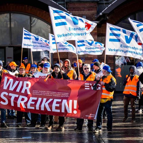 Eisenbahn-Gewerkschaft hält an 50-Stunden-Warnstreik fest
