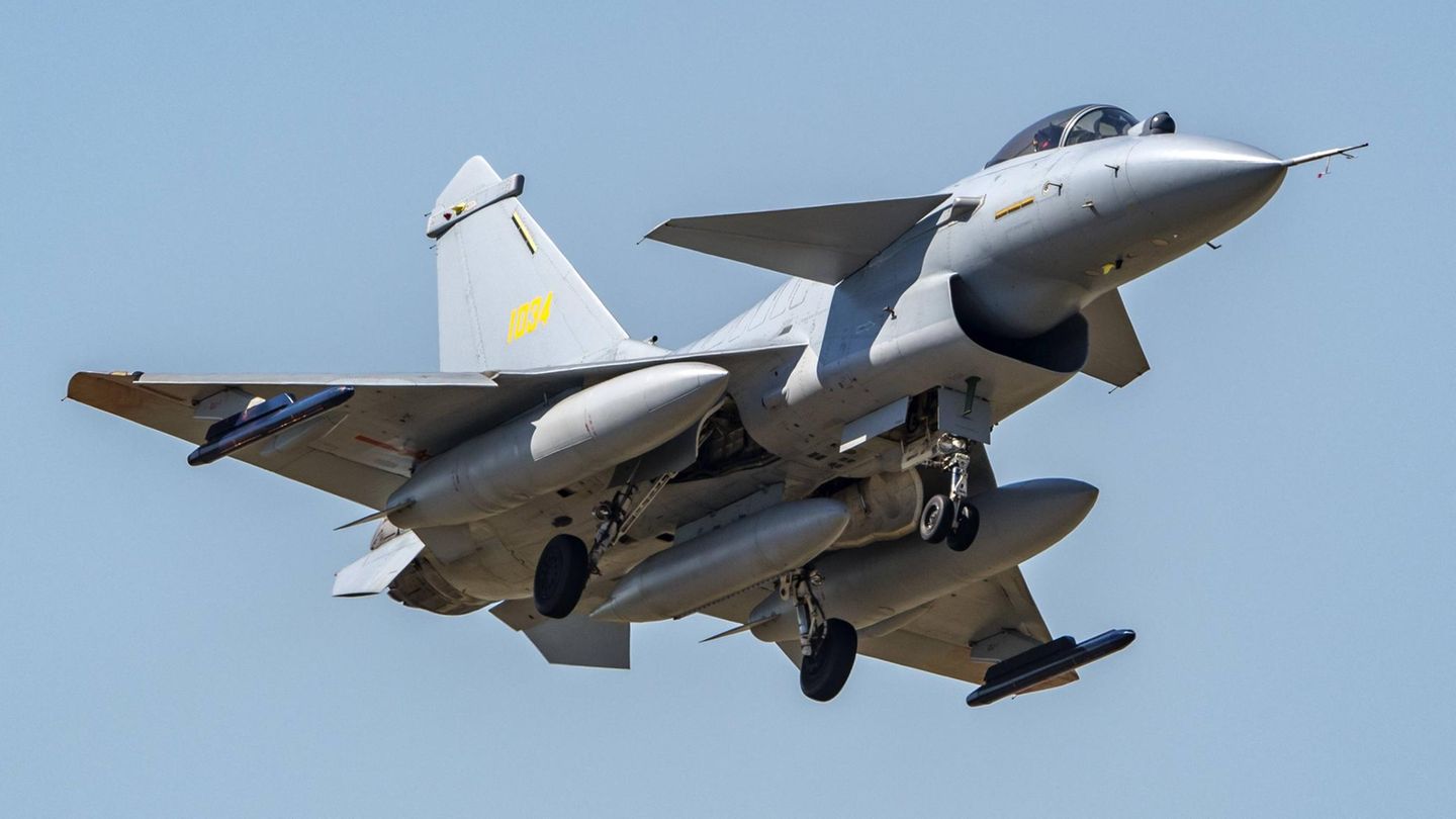 Platz 8: AVIC Ein chinesische Kampfflugzeug