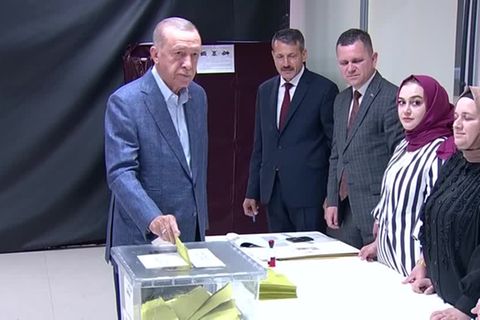 Video: Schicksalswahl in der Türkei: Stimmabgabe hat begonnen