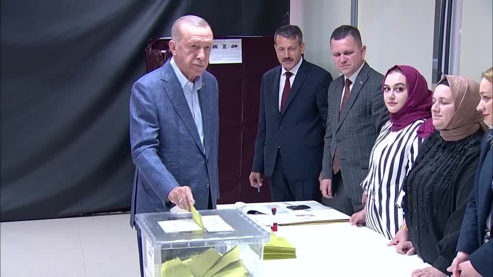 Video: Schicksalswahl in der Türkei: Stimmabgabe hat begonnen