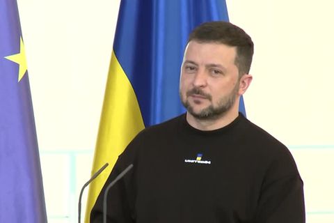 Video: Selenskyj würdigt Deutschland in Berlin als "wahren Freund"