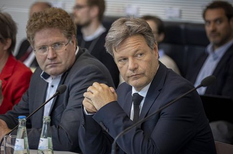 Robert Habeck und Patrick Graichen müssen sich in Bundestagsausschüssen Fragen stellen