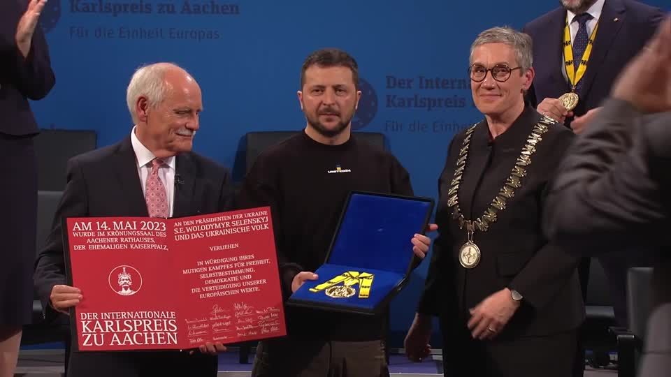 Video: Aachen: Selensykj nimmt Karlspreis entgegen