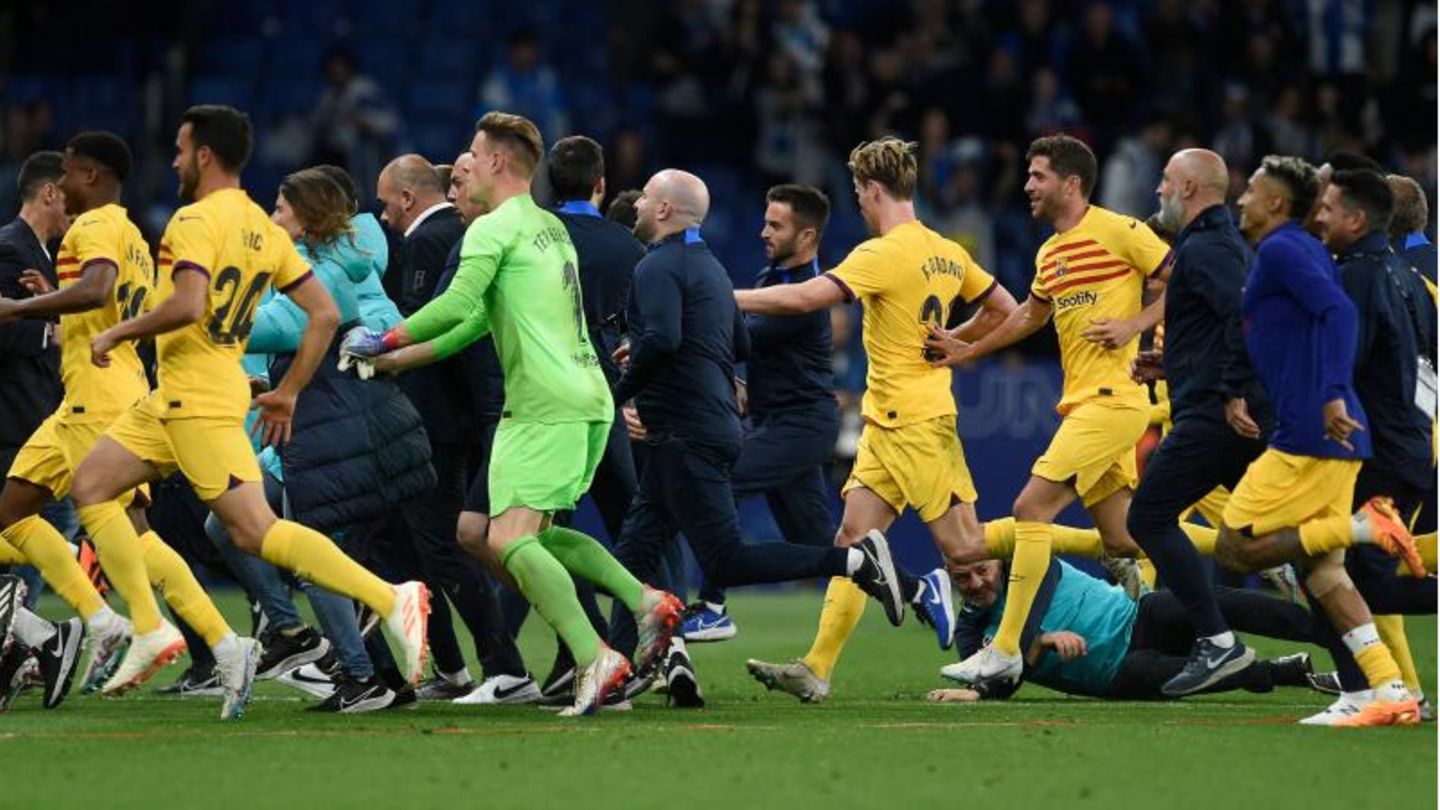 FC Barcelona has to cancel the celebration of the championship after storming the pitch
