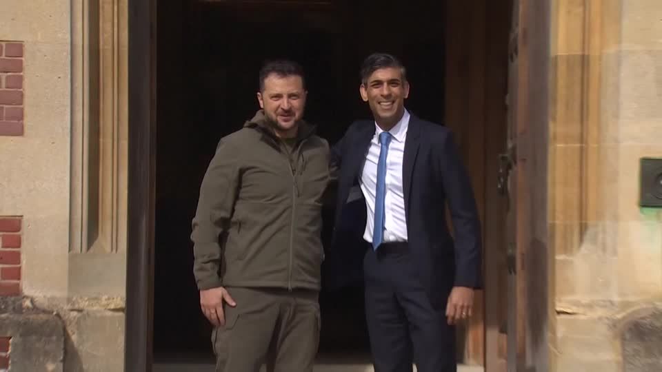 Er wirbt um Unterstützung: Aachen, Paris, London: Selenskyj setzt Europa-Reise fort