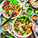 Tempeh-Reisnudel-Bowl