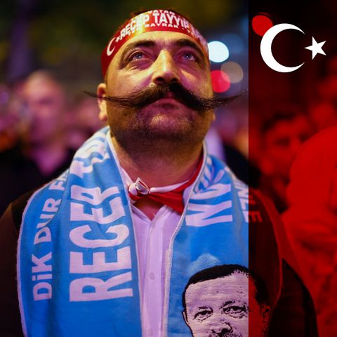 Unterstützer des türkischen Präsidenten Erdogan auf einer Wahl-Party in Istanbul