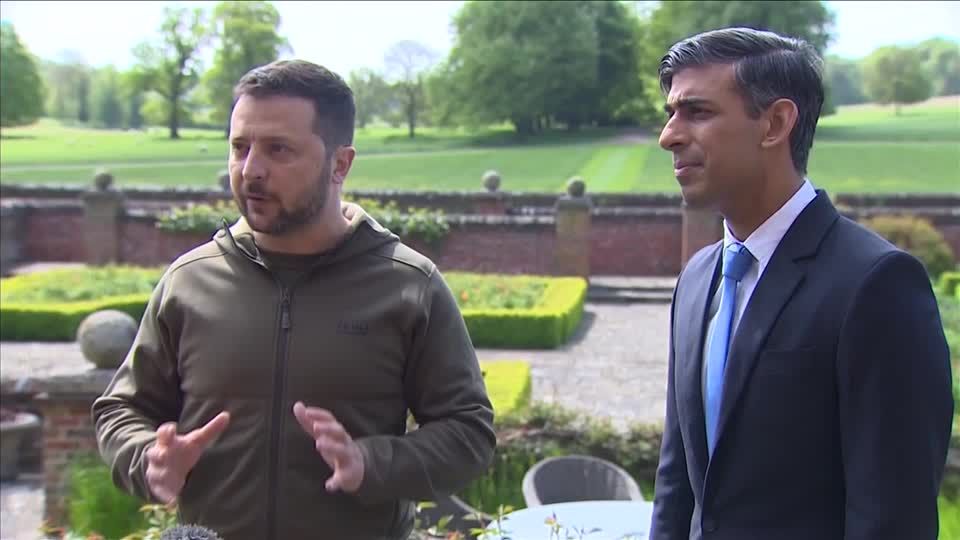 Video: Selenskyj im Vereinigten Königreich: "Wir wollen eine Kampfjet-Koalition bilden"