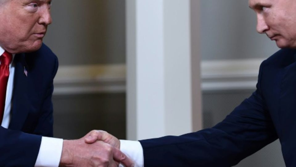 Handschlag von Trump und Putin im Juli 2018