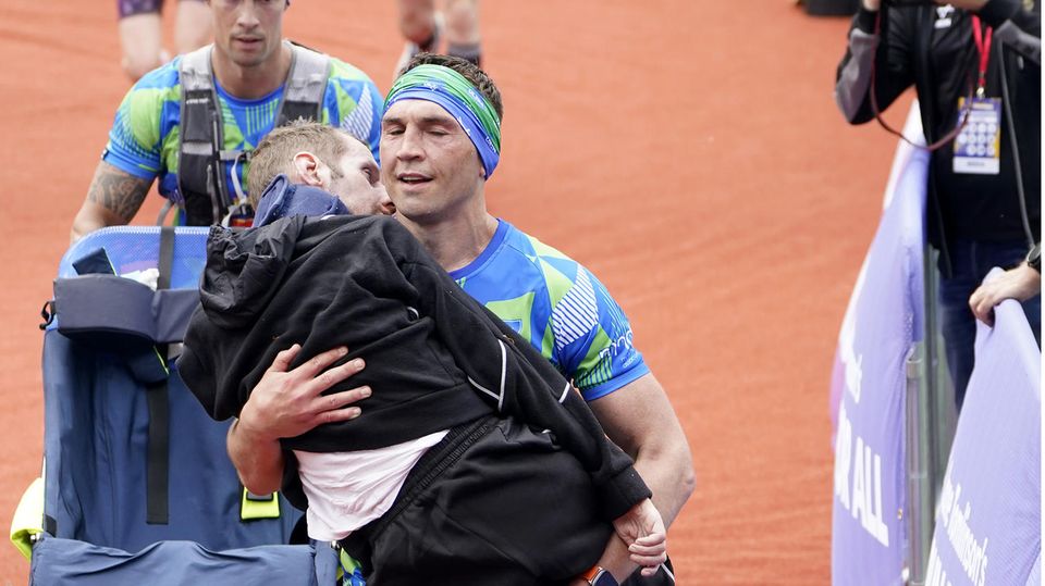Kevin Sinfield mit seinem Freund Rob Burrow beim Leeds-Marathon
