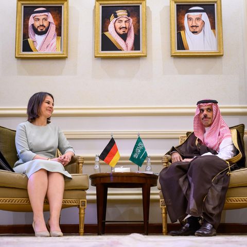 Annalena Baerbock bei Prinz Faisal bin Farhan bin Abdullah Al-Saud