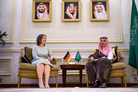 Annalena Baerbock bei Prinz Faisal bin Farhan bin Abdullah Al-Saud