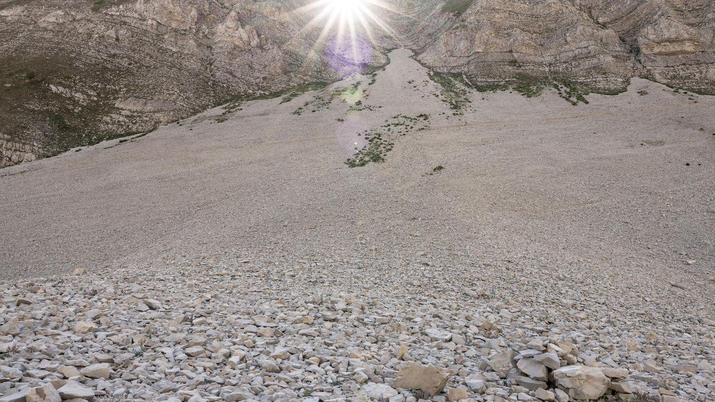 "Reiseführer zu den Wüsten Italiens": Geröllhalde am Berg