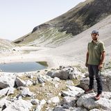 Der Pilatosee verdankt seine Existenz den Schneefällen in den Bergen des Apennin. "Normalerweise ist er acht Meter tief", sagt Alessandro Ambrosi, Führer im Nationalpark Monti Sibillini. Doch immer geringere Schneefälle haben den Wasserspiegel auf drei Meter absinken lassen. Im August fällt der See inzwischen meist trocken.