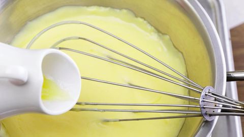 Omas Tipps für Sauce Hollandaise – dieses einfache Rezept sorgt für cremigen Genuss