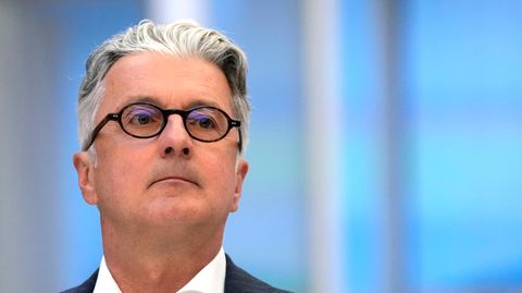 Ex-Audi-Chef Rupert Stadler sitzt im Gerichtssaal