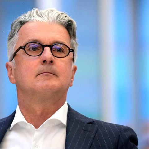 Ex-Audi-Chef Rupert Stadler sitzt im Gerichtssaal