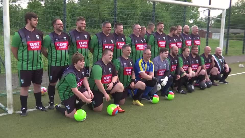 Video: Übergewicht ist Pflicht: PSV Borken startet in der Fußball-Schwergewichtsliga