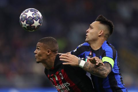 Der Siegtorschütze von Inter Mailand, Lautaro Martínez (r.) im Duell Mit Malick Thiaw