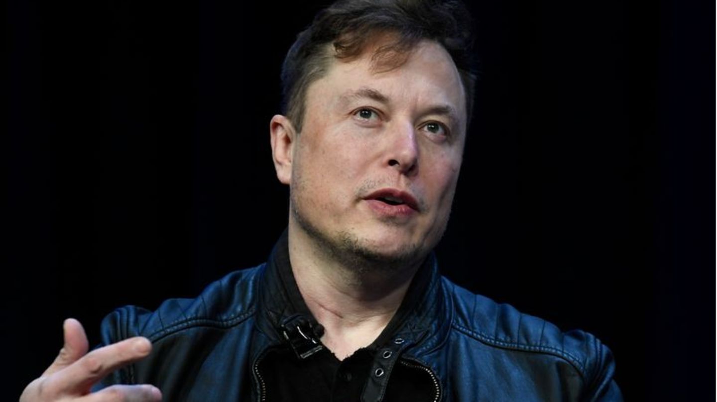 Elon Musk wants to boost Tesla business with advertising for the first time