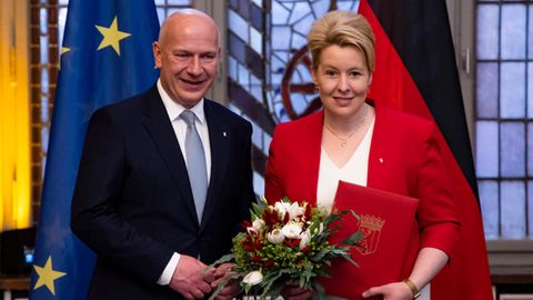 Berlin: Der Regierende Bürgermeister Kai Wegner und Franziska Giffey bei der Ernennungszeremonieim Roten Rathaus