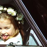 Charlotte streckt frech die Zunge raus