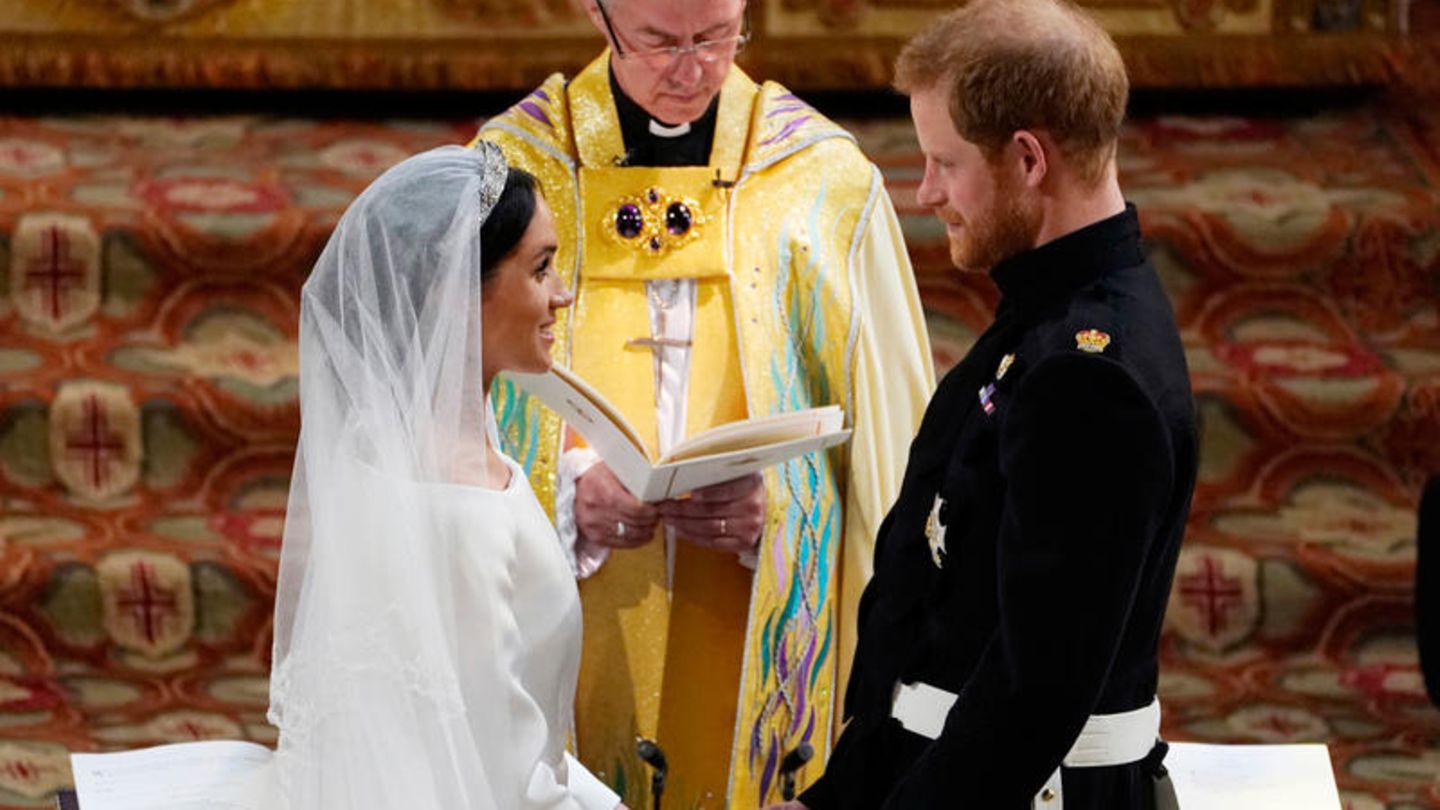 Meghan und Harry während dem Ehegelübde