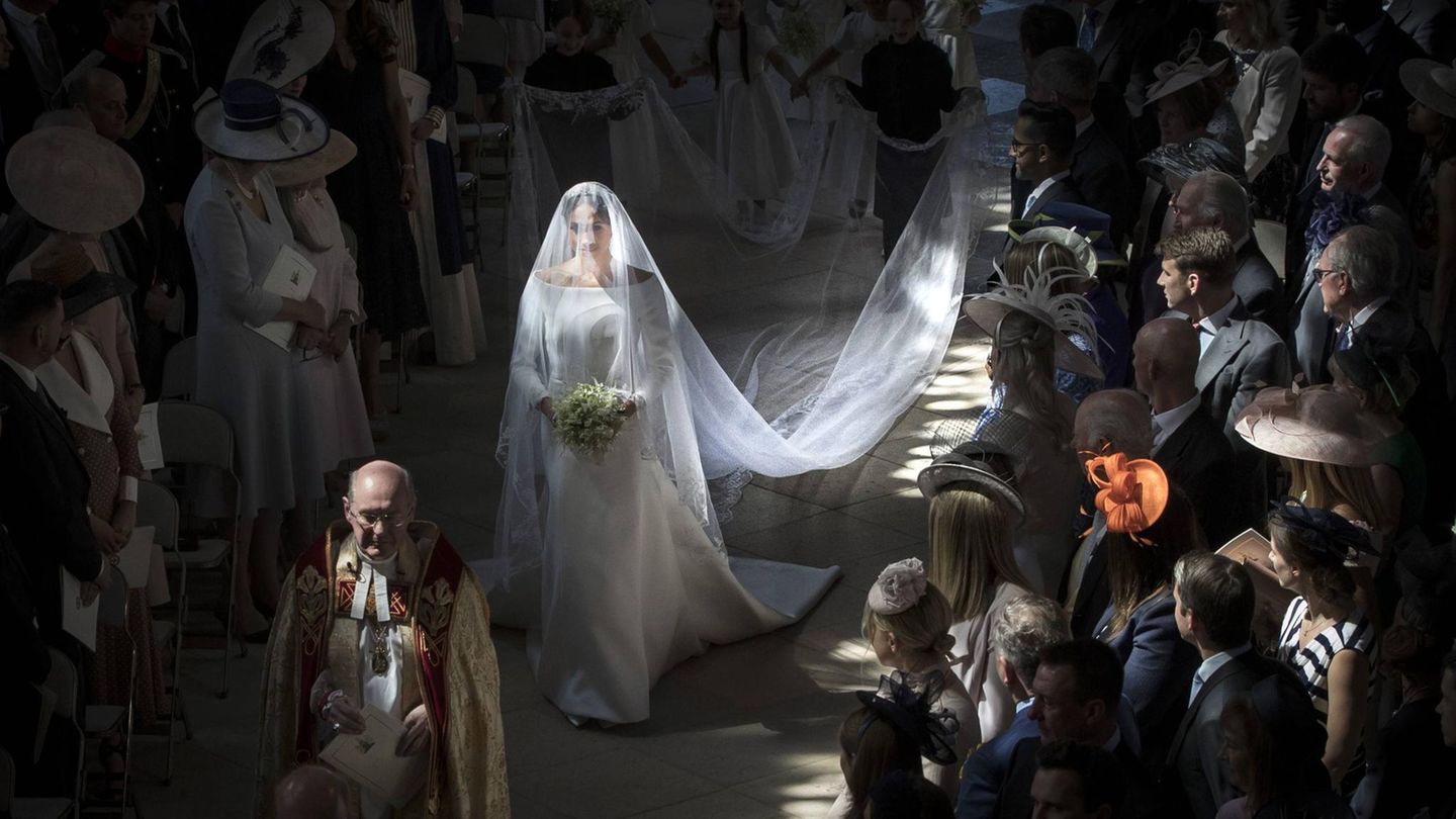 Meghan schreitet zum Altar Meghan schreitet zum Altar
