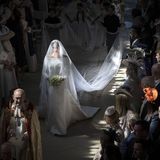 Meghan schreitet zum Altar