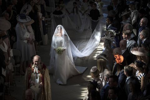 Meghan schreitet zum Altar