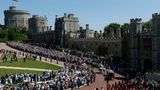 Wartende Menschenmenge vor Windsor