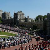 Wartende Menschenmenge vor Windsor