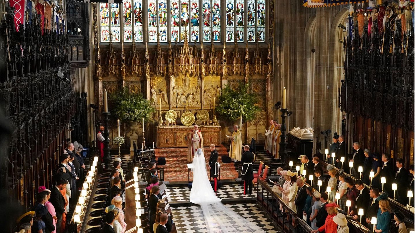 Meghan und Harry vor dem Altar