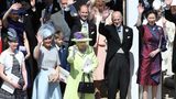 Queen Elizabeth II. mit der Königsfamilie