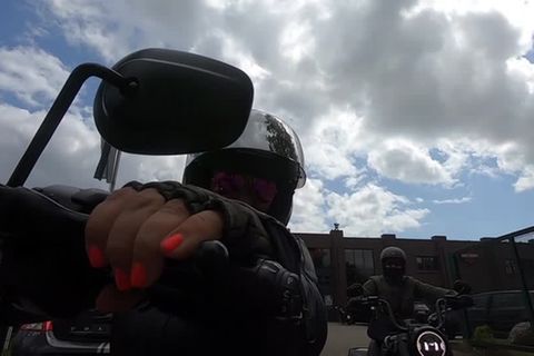 Video: Bikerinnen am Start