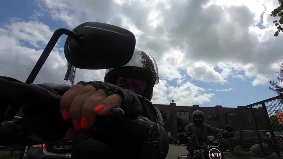 Video: Bikerinnen am Start