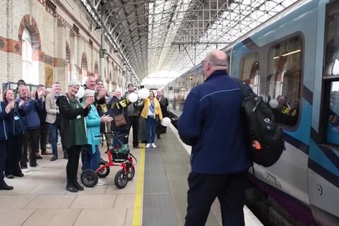 Video: Emotionaler Empfang für Lokführer