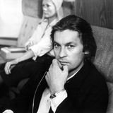 Helmut Berger 1975 auf einem Schwarz-Weiß-Foto