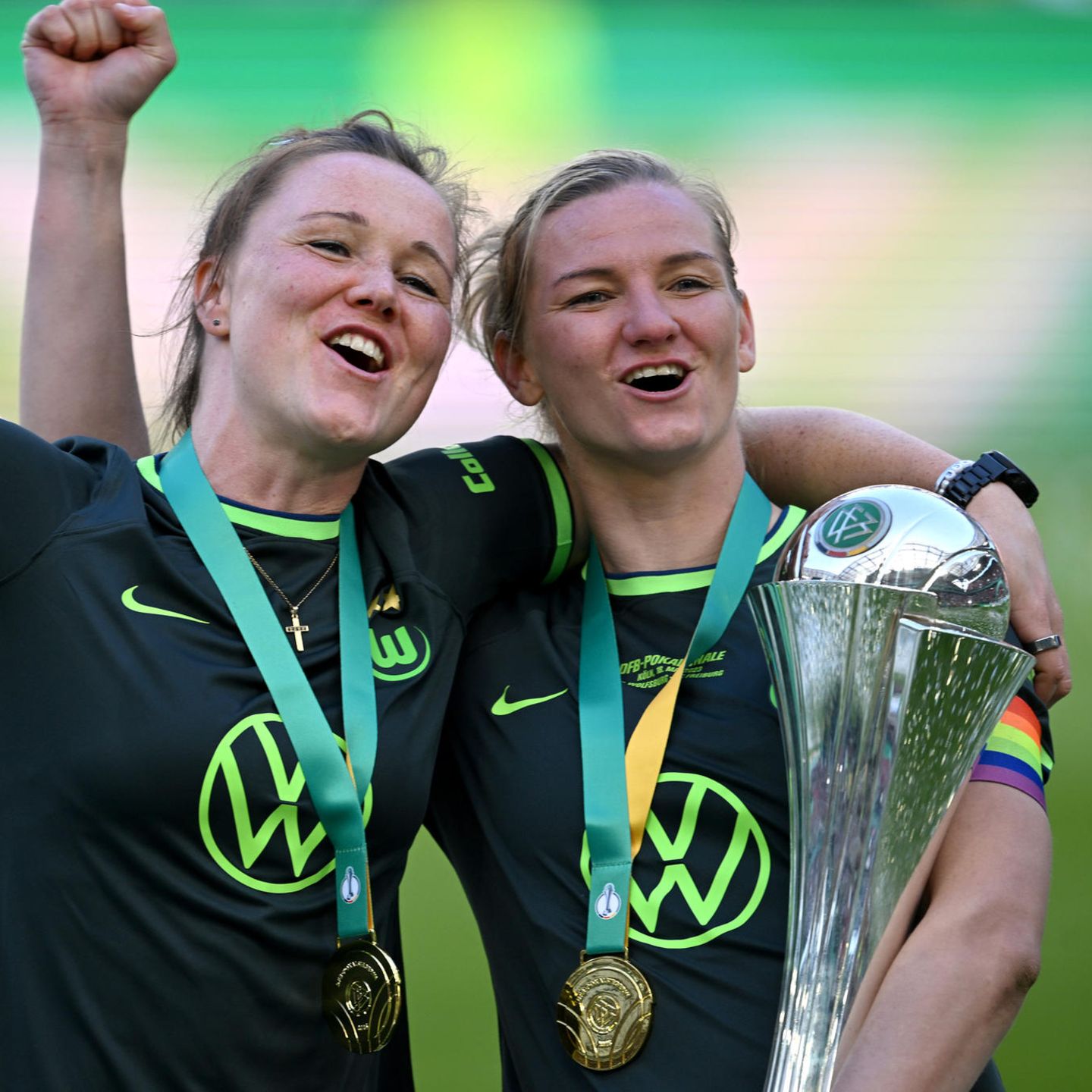 DFb-Pokal Fußballerinnen des VfL Wolfsburg gewinnen gegen SC Freiburg STERN.de