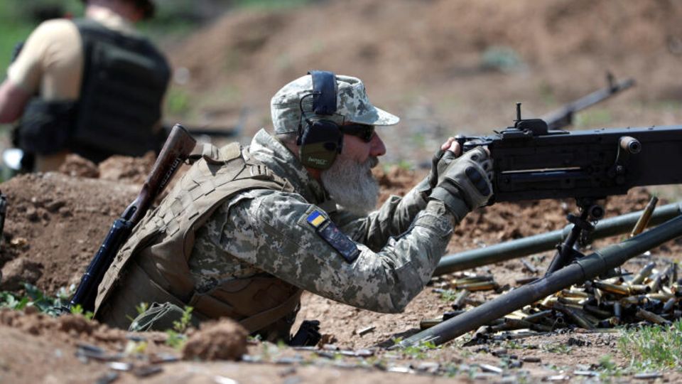 Ein Soldat der ukrainischen Streitkräfte in der umkämpften Donezk-Region