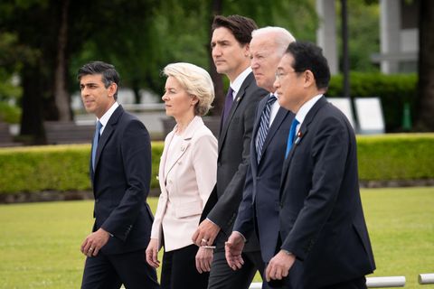 Die Staats- und Regierungschef der G7 besuchen den Peace Memorial Park in Hiroshima, der an den Abwurf der Atombombe erinnert