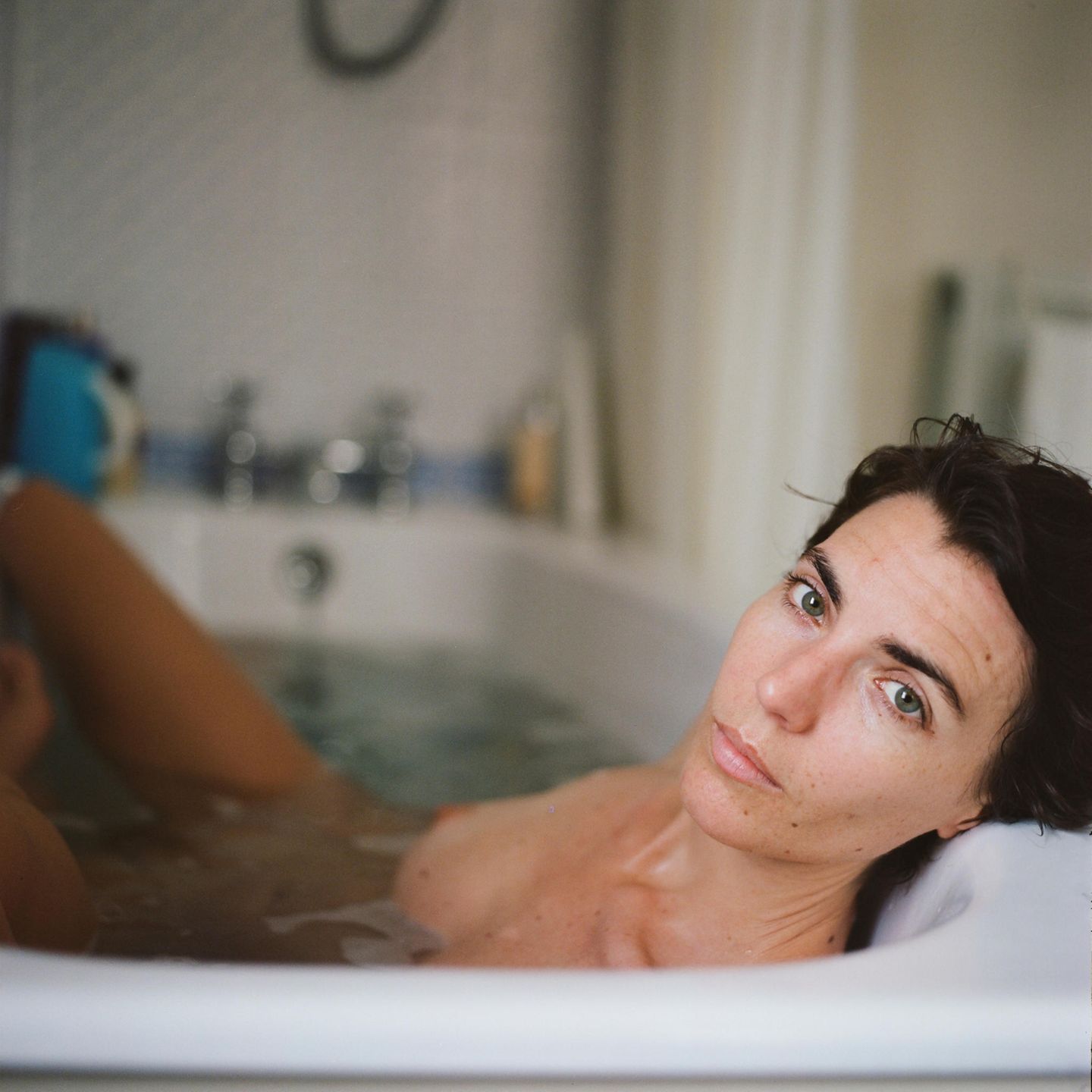 Chiara Luxardo in der Badewanne