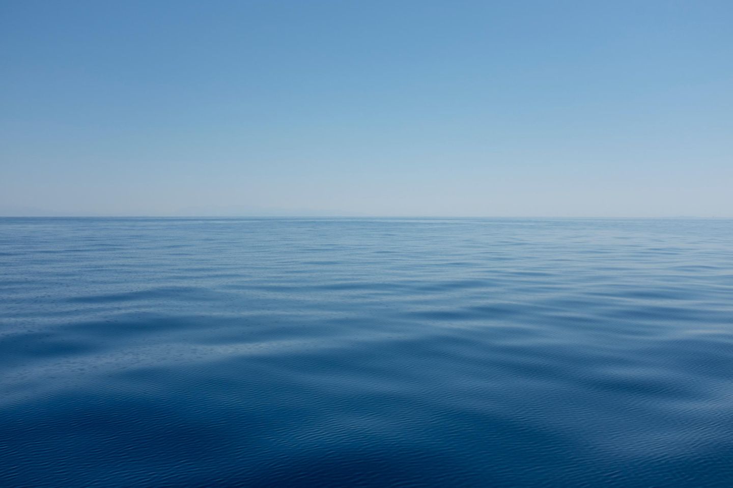 Die stille Oberfläche des Meeres