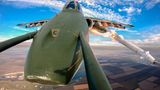 Die SU-25 stand in der Wahrnehmung immer hinter der Fairchild-Republic A-10. Die Gründe: Sie sah wie ein normaler Jet aus und war nicht so hässlich wie das Warzenschwein. Und sie besaß nicht so eine einzigartige Kanone wie die GAU-8/A Avenger der A-10.
